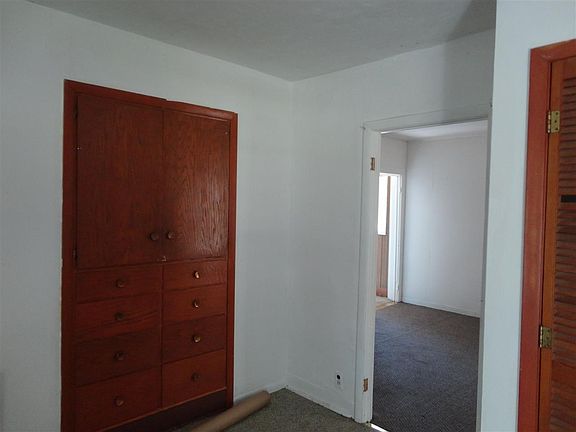 4th image of 215 Virgin Ave