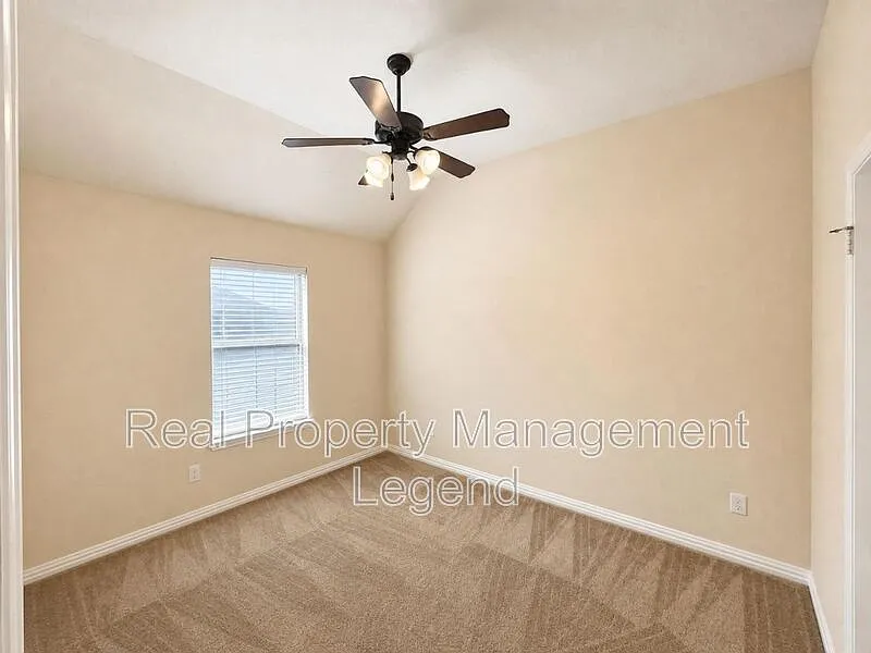 3 bed, 2.0 bath, 1629 sqft, $2,495 — Photo 4