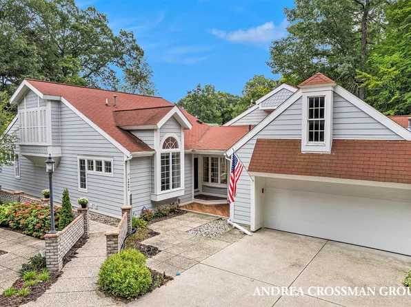 16994 Landing Dr, Spring Lake, MI 49456