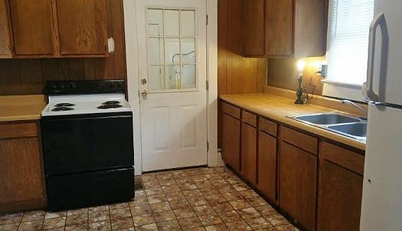 4th image of 123 1st St