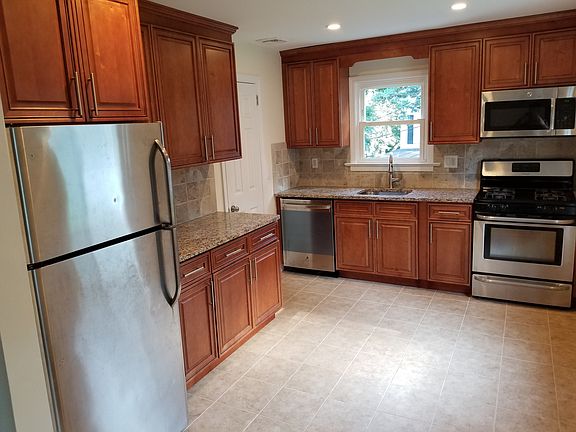 3rd image of 25 Byrd St