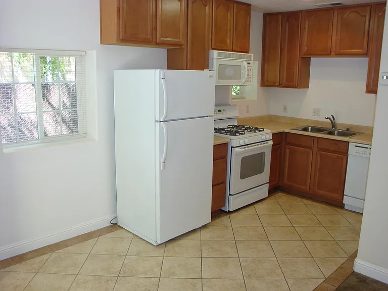 802 W 4th Ave — Photo 2