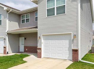 3740 Ravenwood Cir, Waterloo, IA 50702