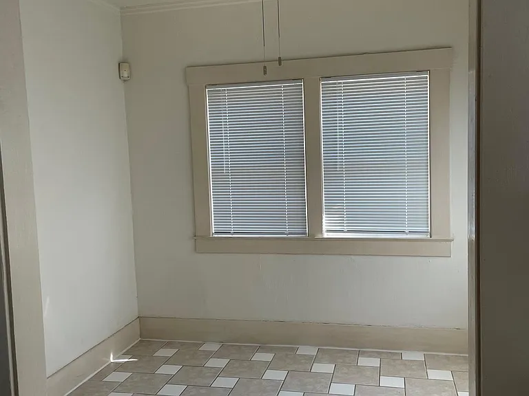1342 N Van Ness Ave — Photo 12