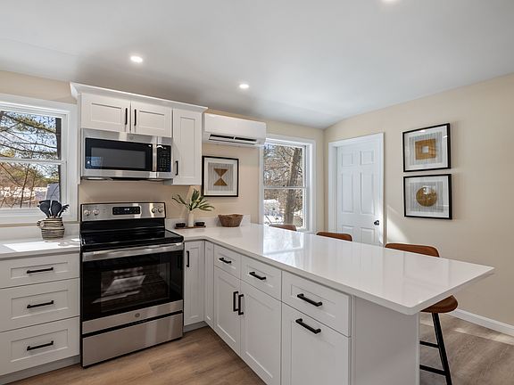 2nd image of 23 Deer St #B