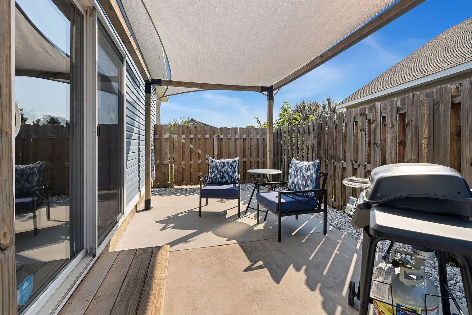 2 bed, 2.0 bath, 1474 sqft, $3,745 — Photo 3