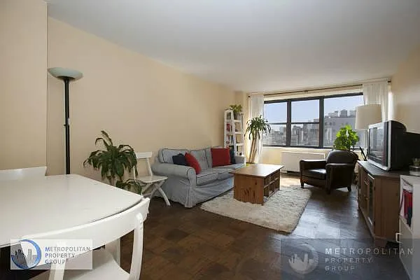 Rented by Metropolitan Property Group | media 7