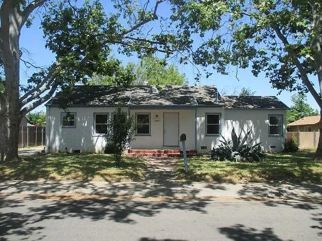 2705 21st Ave photo 1