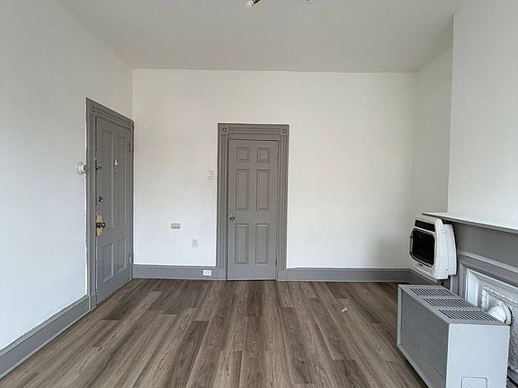 4th image of 1148 Summit Ave APT 4