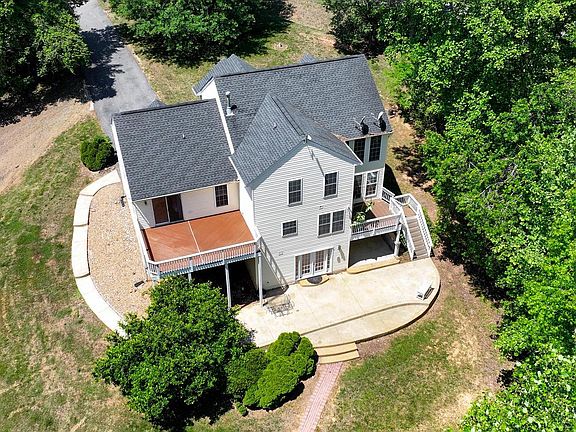 5th image of 121 Brounaugh Ln