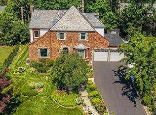 36 Strathmore Rd, Great Neck, NY 11023