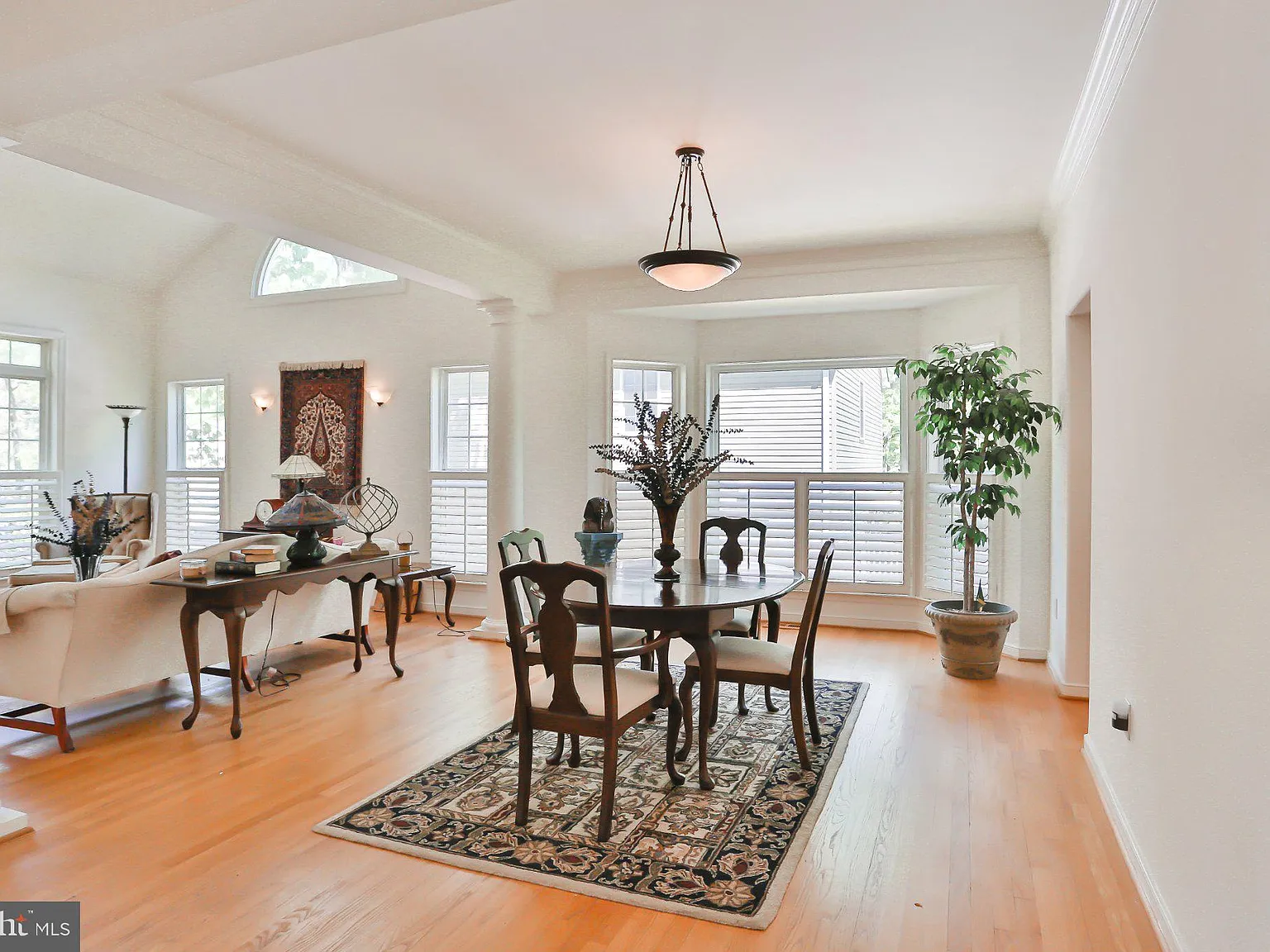 4 bed, 3.5 bath, 3692 sqft, $3,850 — Photo 4