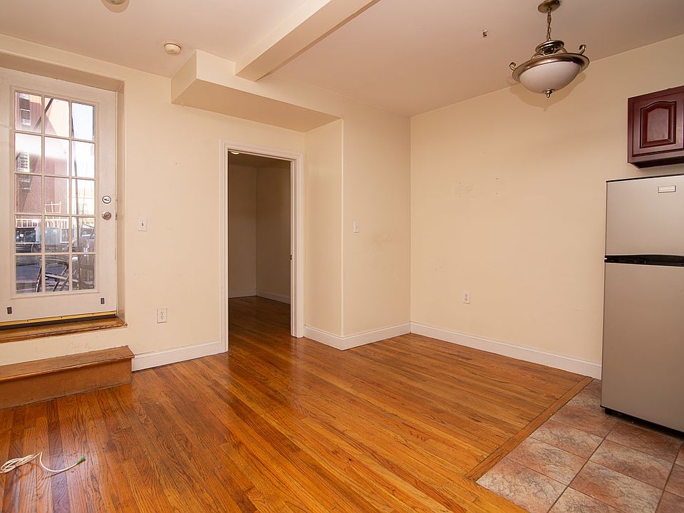 1st image of 196 Graham Ave #2E