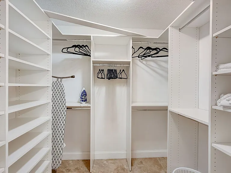 2425 Gulf Of Mexico Dr #14B — Photo 23