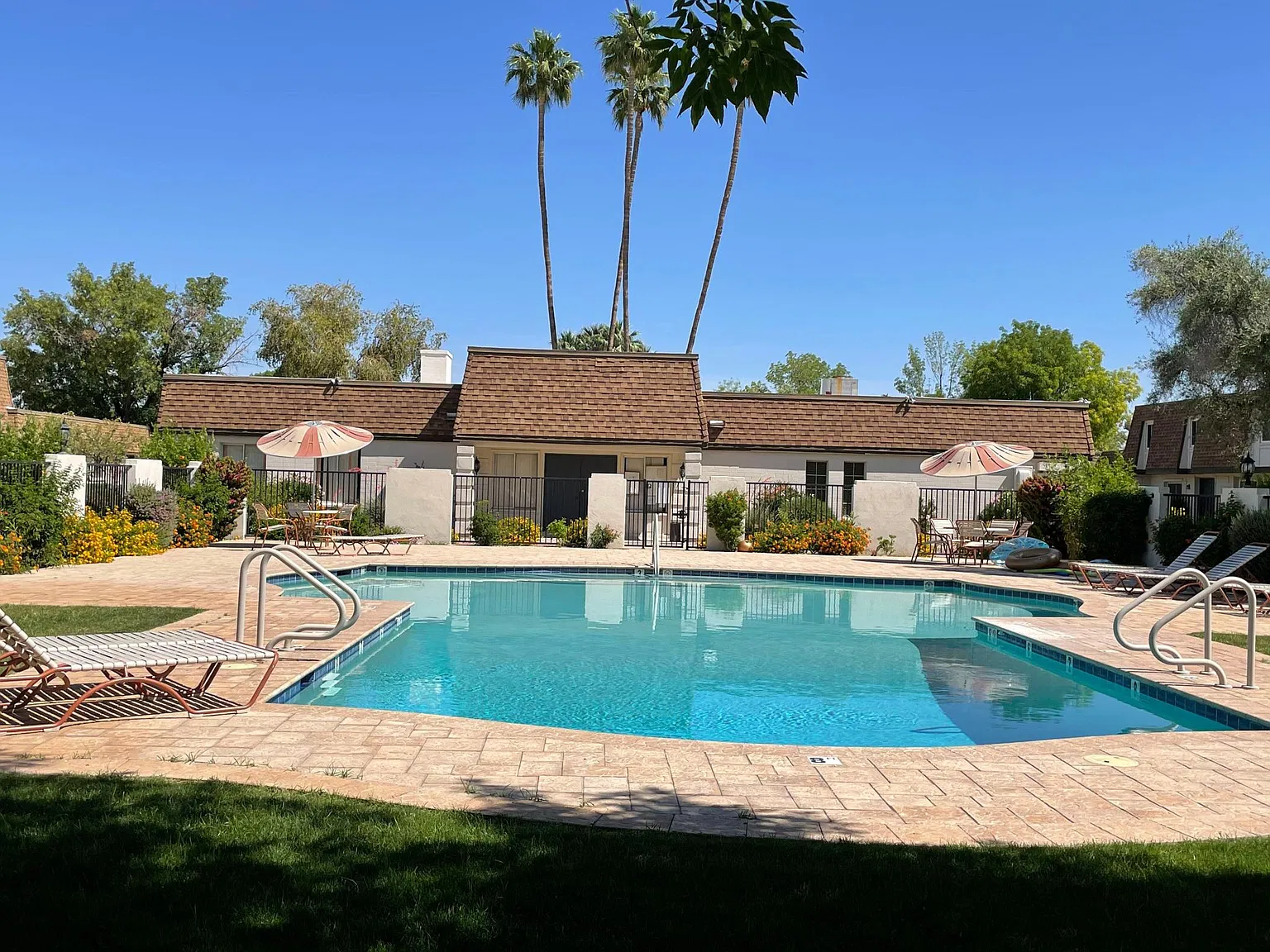 3 bed, 2.5 bath, 1704 sqft, $2,995 — Photo 3