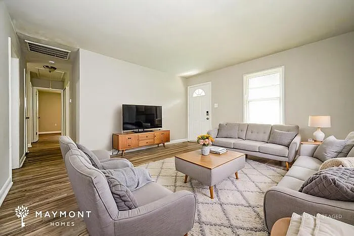 1044 Valley View Rd SE — Photo 5