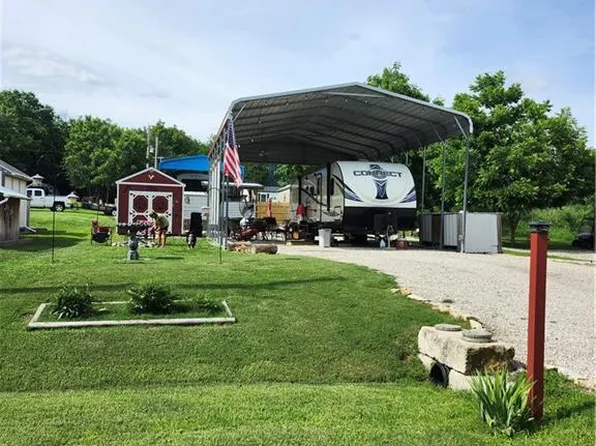 61-65 Walnut Dr, Lacygne, KS 66040
