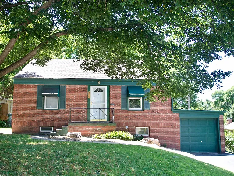 5631 Pine St — Photo 36