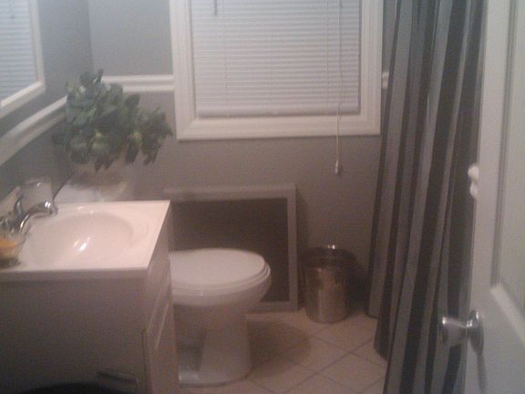 1st fl full bathroom
