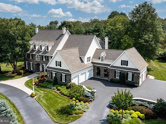 2nd image of 100 Woodale Dr