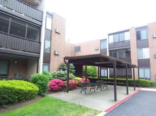 400 Bellevue Ave APT 318, Newport, RI 02840
