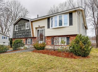 108 River Rd, Lowell, MA 01852