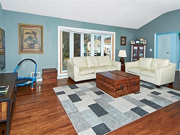 5th image of 65 Greentree Dr