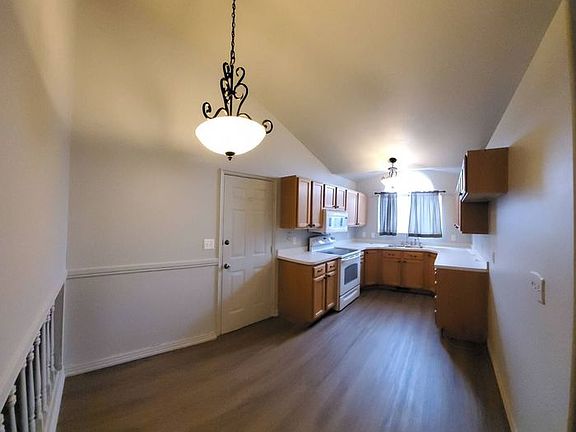 5th image of 2445 N Sunset Dr