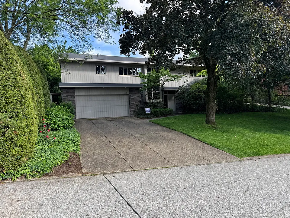 1093 Lyndhurst Dr