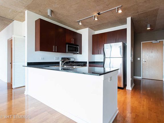3rd image of 611 S Wells St APT 2601