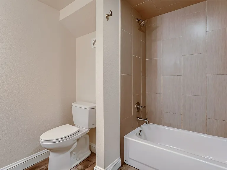 3425 E 31st Ave — Photo 15
