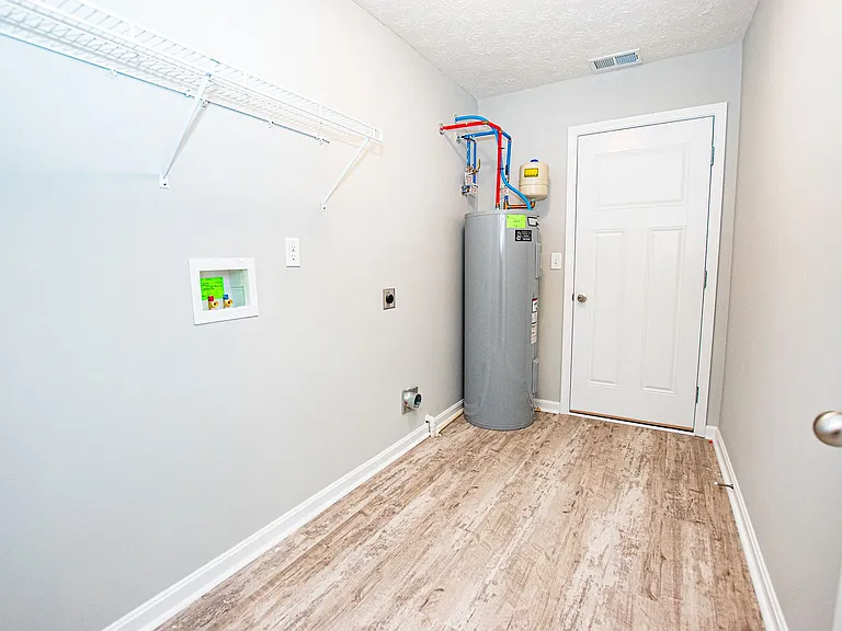 500 Eagle Pointe Dr — Photo 3