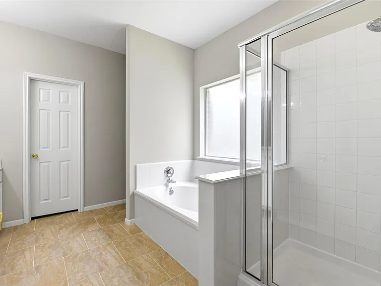1107 Northgate Springs Dr — Photo 12