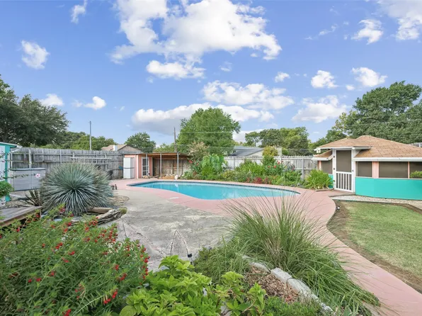 3101 Sugar St, Bedford, TX 76021