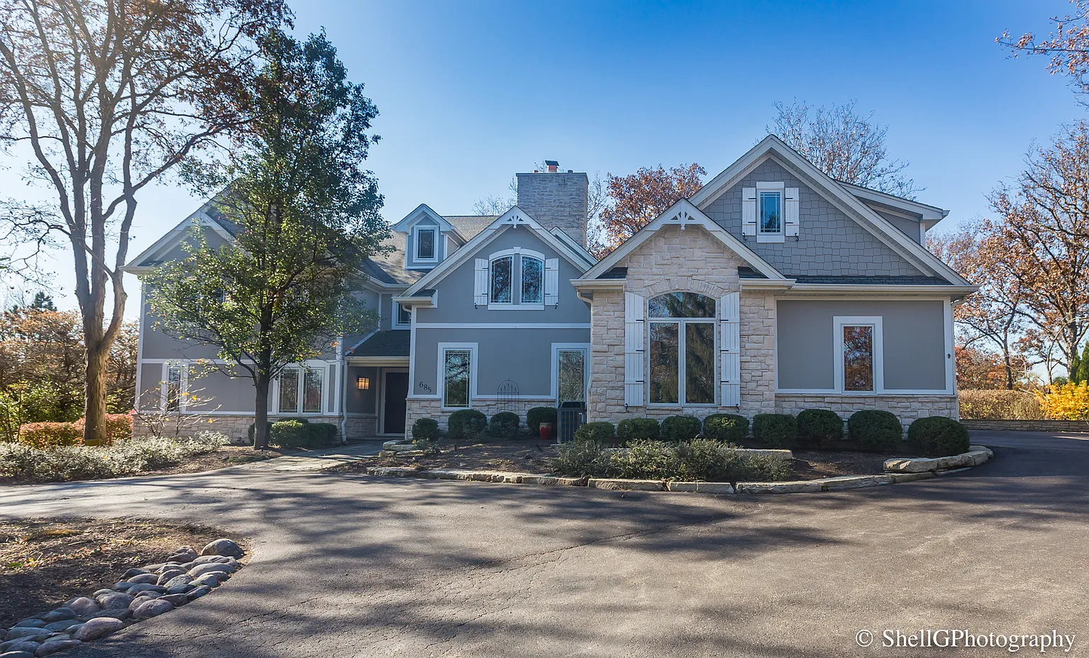 685 Golf Club Ln photo 1