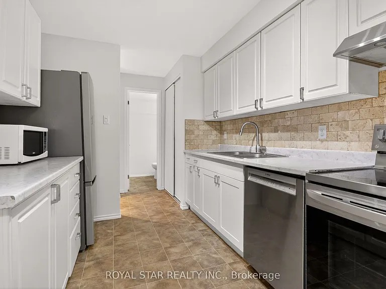 762 Saint Andre Dr #5B — Photo 14