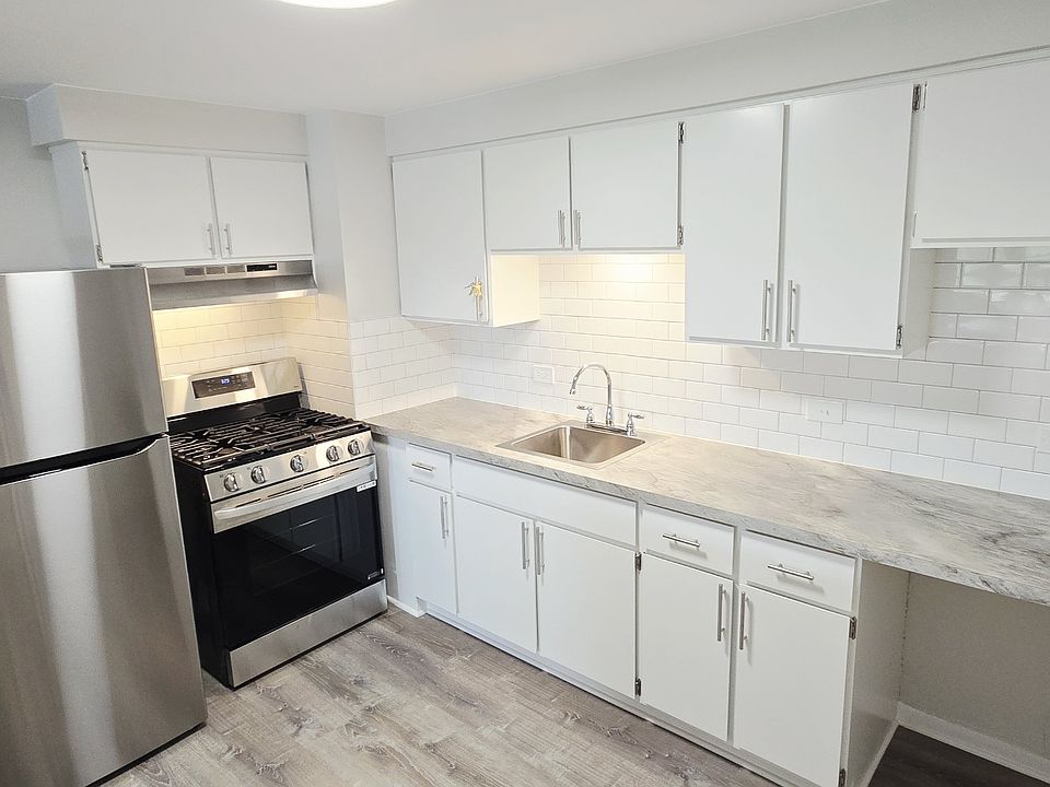 1st image of 11013 S Lloyd Dr #16