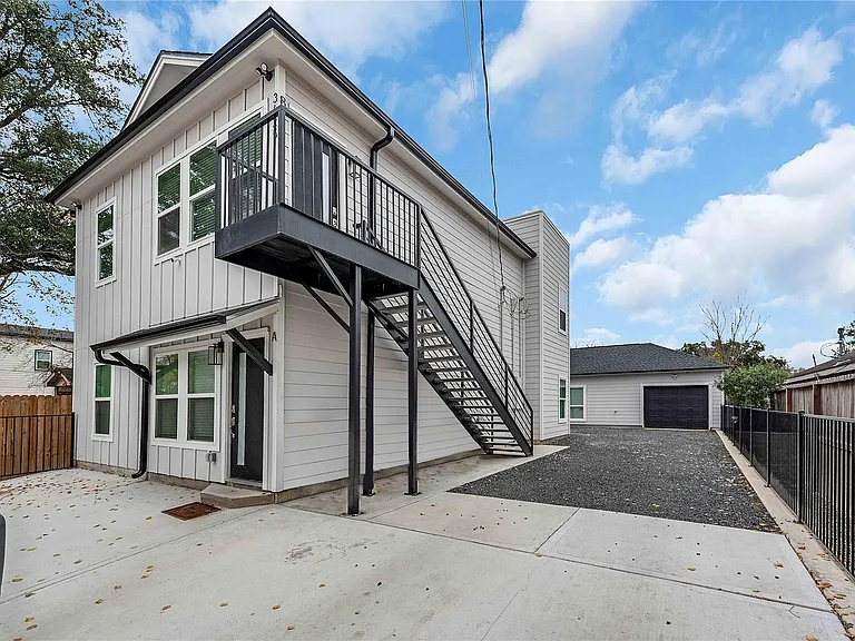 3625 Lydia St #B — Photo 3