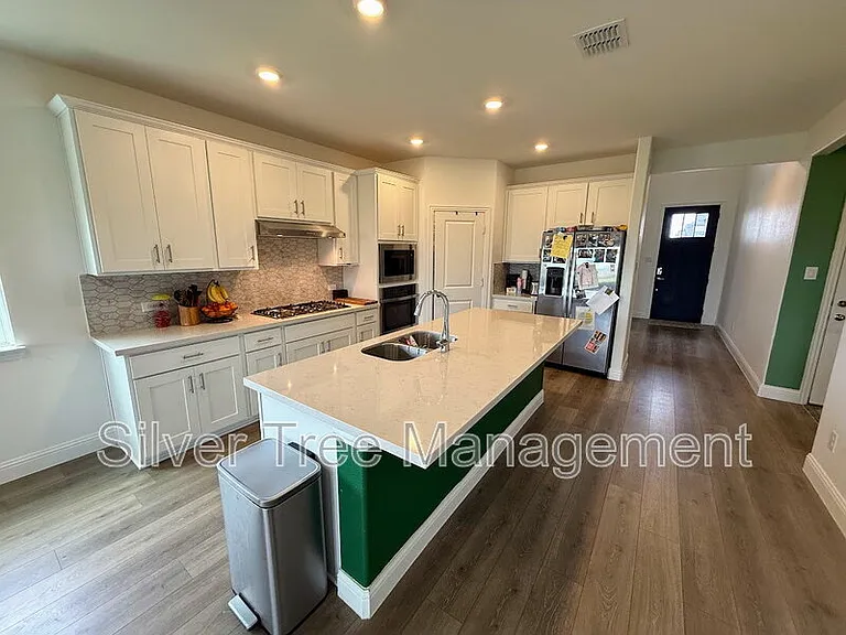14728 Ledger Ln — Photo 4