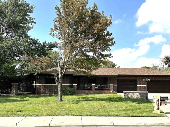 4210 Quail Creek Dr, Great Bend, KS 67530