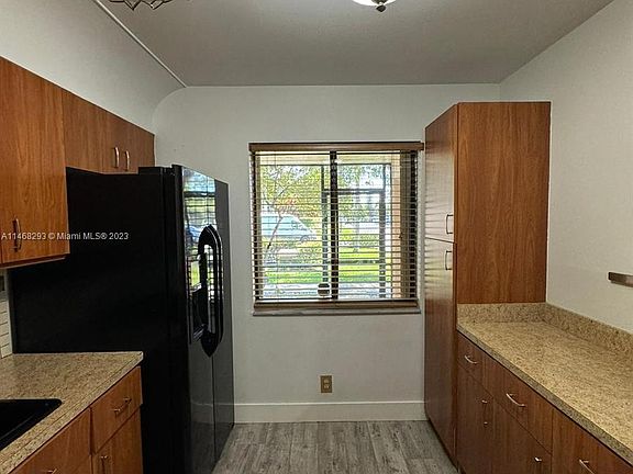 4th image of 401 Lakeview Dr APT 104