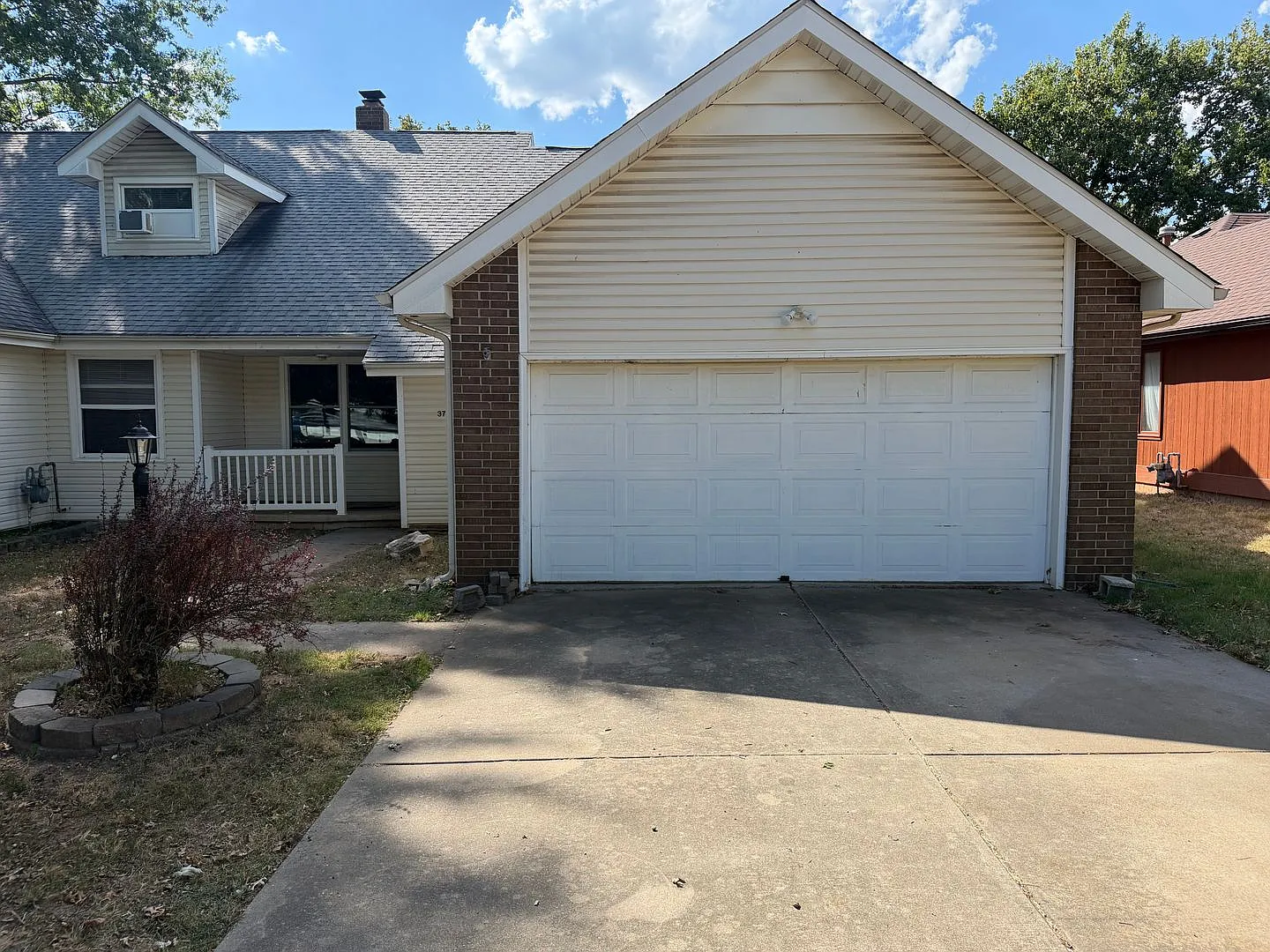 4 Bed, 2 bath, 2 car garage patio home — Photo 1