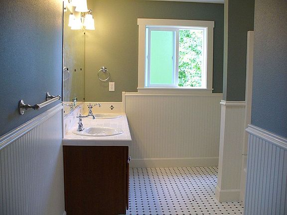Large Upstairs Bath with Octagon TIle