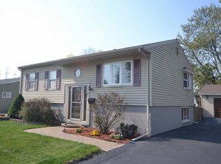 212 Linden Ave, Romeoville, IL 60446