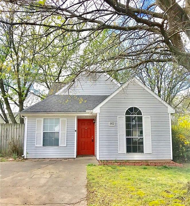 1st image of 1002 S 24th Pl