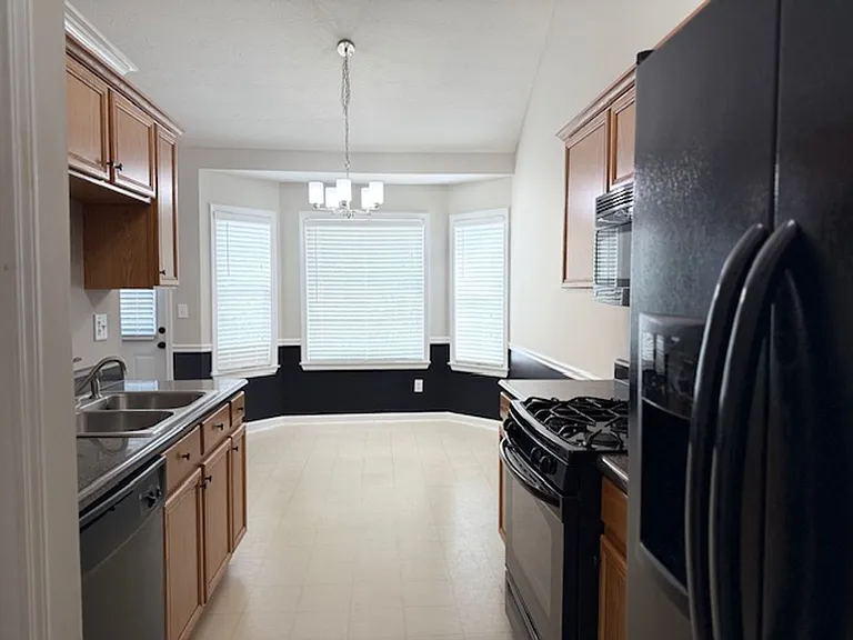 2034 Elm Grove Ln — Photo 10