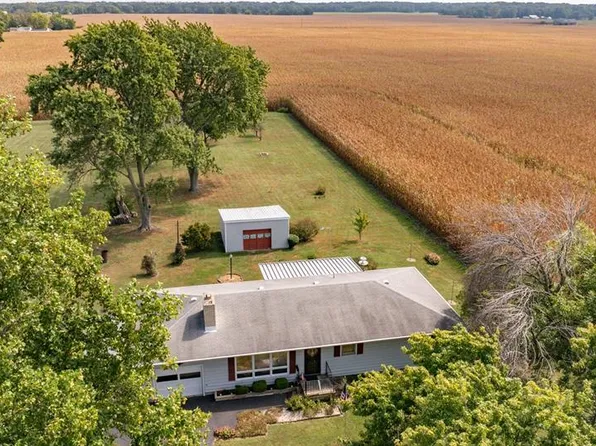 3136 Woodburn Rd, Bunker Hill, IL 62014