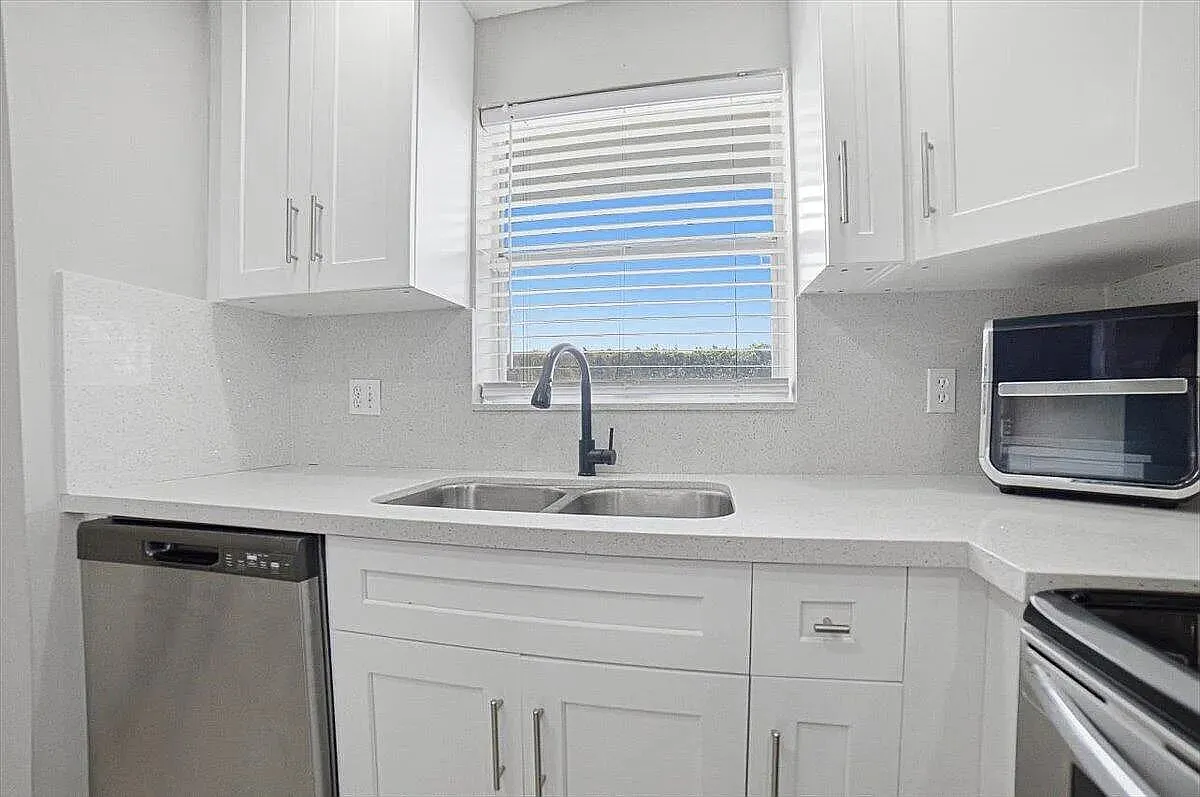 2755 W Atlantic Ave — Photo 4