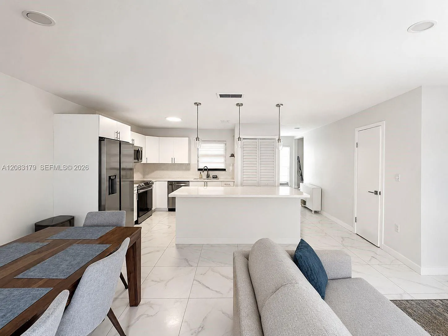 3 bed, 2.5 bath, 1310 sqft, $3,200 — Photo 1