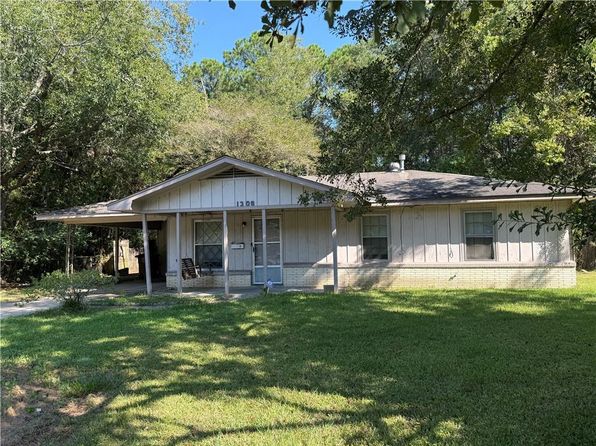 1308 E Charmaine Cir